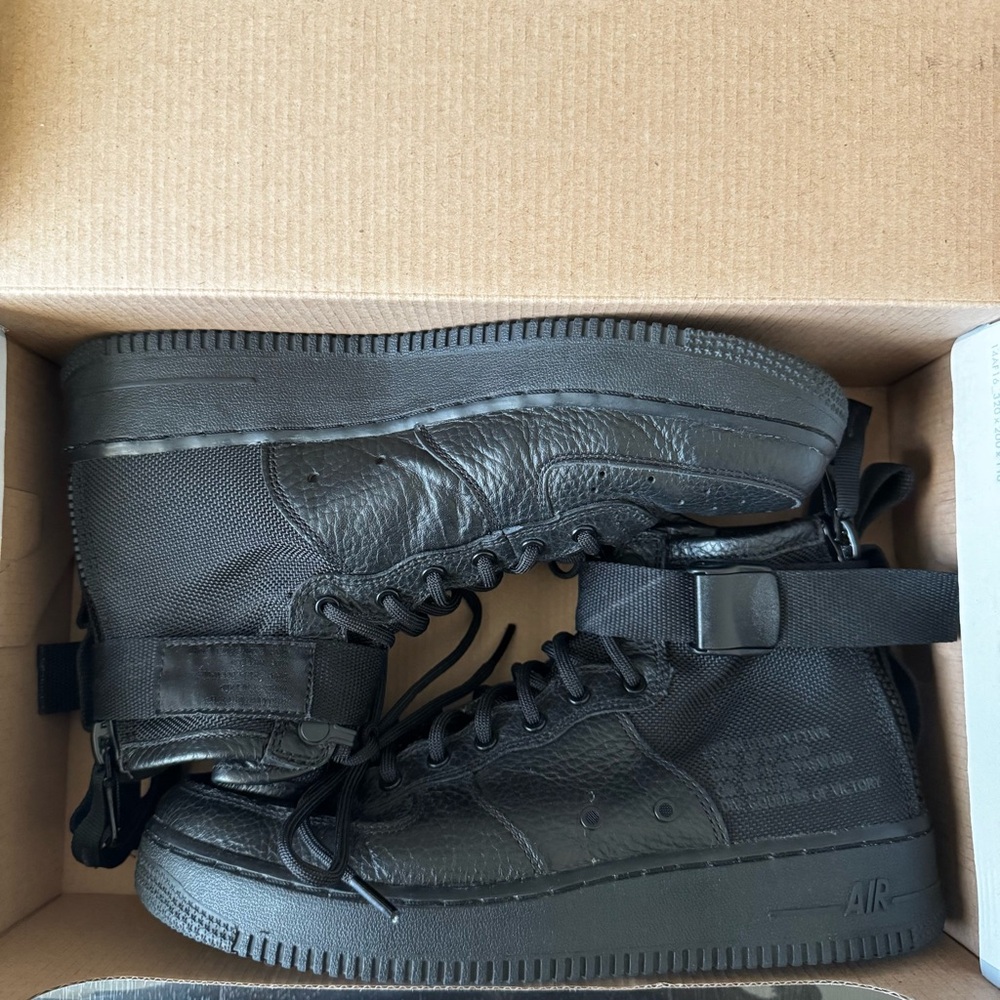 Nike SF Air Force 1 Mid Triple Black - Picture 2 of 5